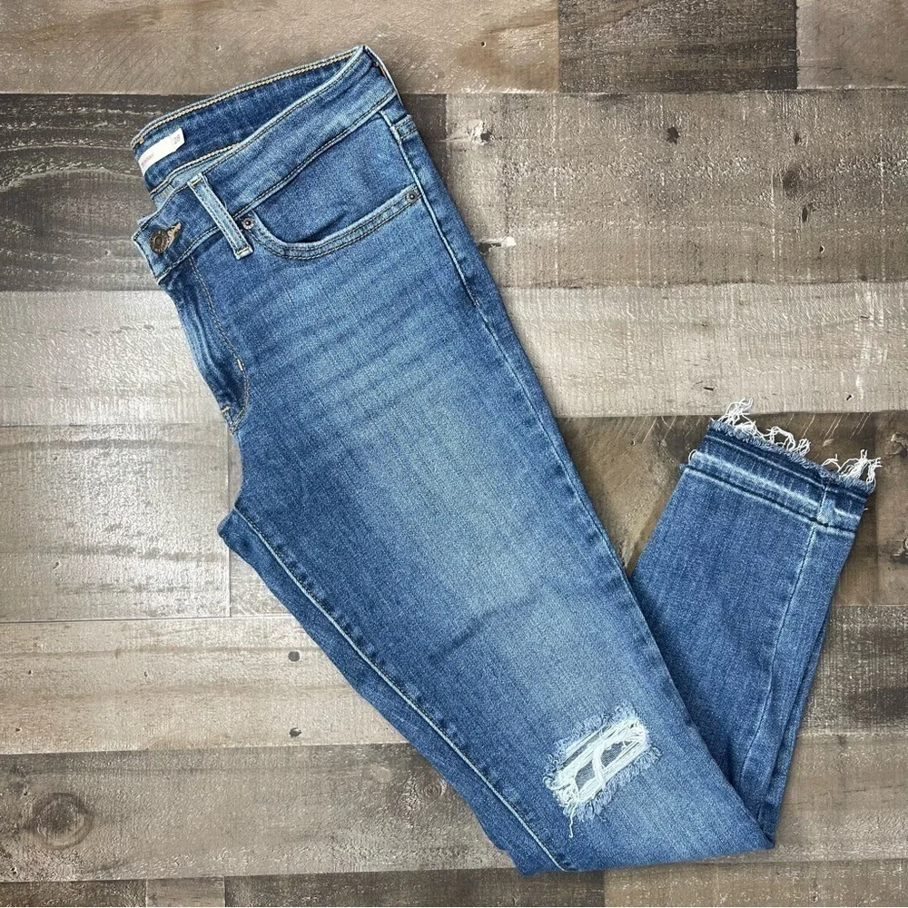 Levi’s 711 Distressed Skinny Ankle Jean size 28